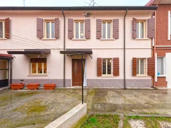 Casa semi indipendente a buzzo