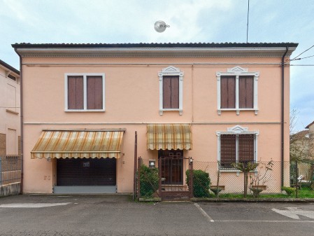 Casa indipendente vicino al ce