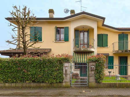 Masoinette indipendente con gi