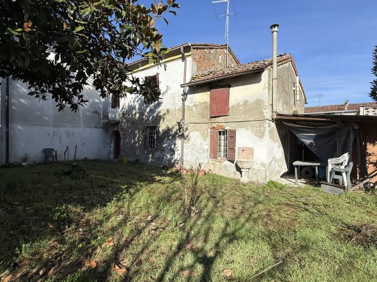 Casa con giardino da ristruttu