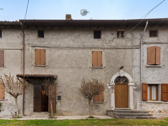 Baiso porzione terra-tetto di 