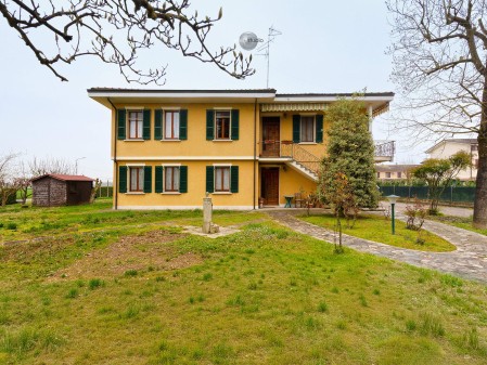 Villa bi-familiare con parco