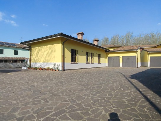 Av197 - bilocale a piano terra