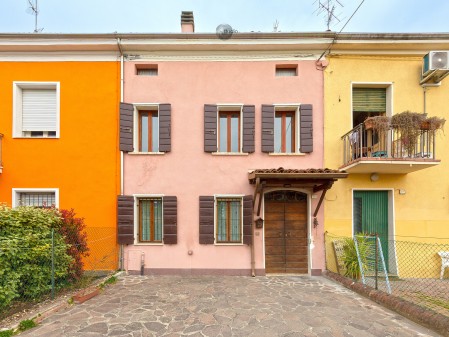 Casa indipendente con giardino