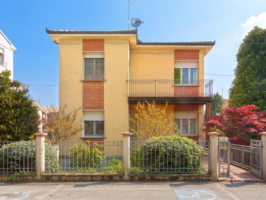 Villa singola con ampio giardi