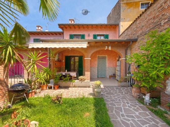 Av203 - villetta a schiera, sp