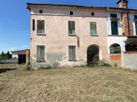 Casa da ristrutturare con cort