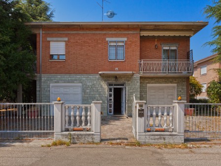 Villa bifamiliare indipendente