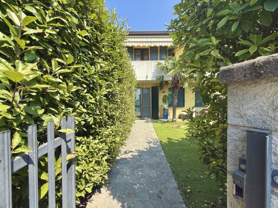 Appartamento con ingresso indi
