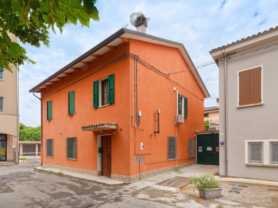 Casa indipendente con autorime