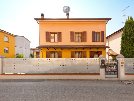 Casa indipendente con magazzin
