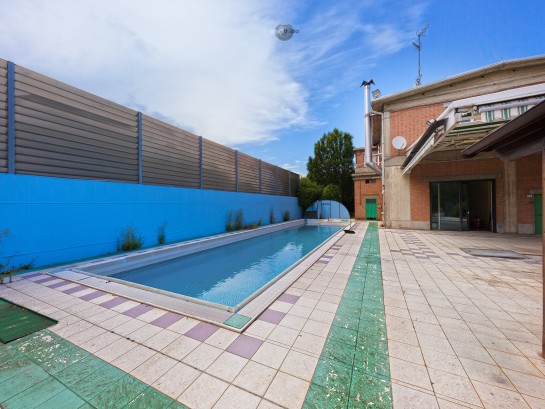 Villa bifamiliare con taverna 