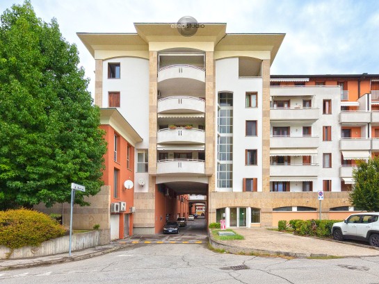 Bilocale con terrazzo e due ca