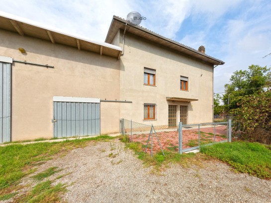 Porzione di bifamiliare con au
