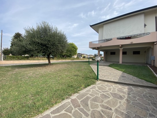 Appartamento al piano terra in