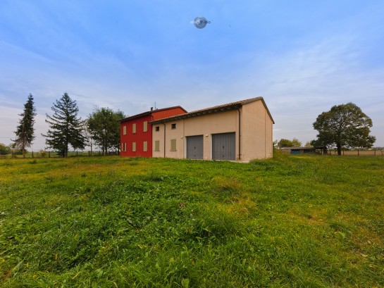 Villa singola con ampio giardi