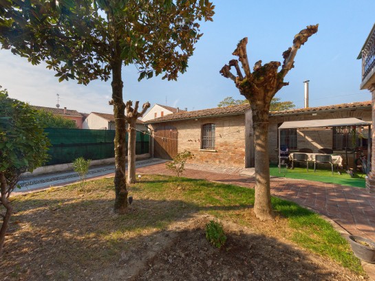 Casa indipendente con cortile 