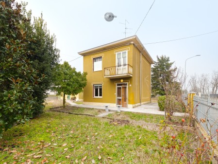 Casa singola con giardino