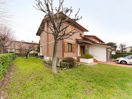 Villa a schiera con giardino d