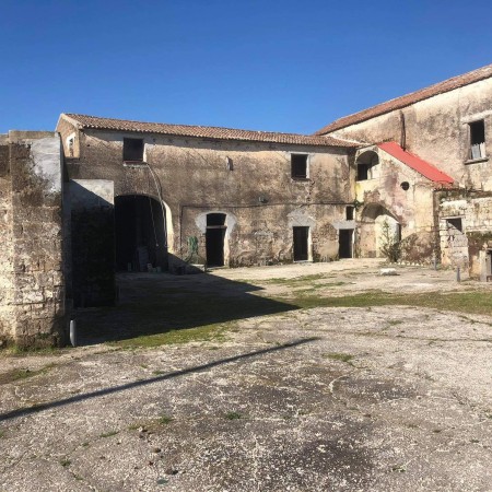 Vendesi stabile Santa Maria Ca