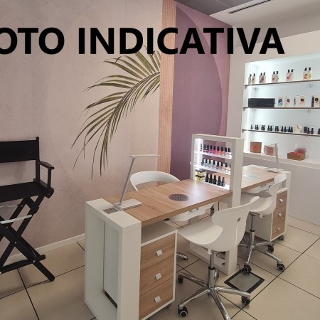 Cedesi attività commerciale -