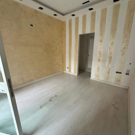 Fittasi locale commerciale - V