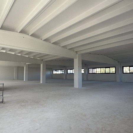 Fittasi capannone industriale/