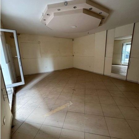 Vendesi locale commerciale - S