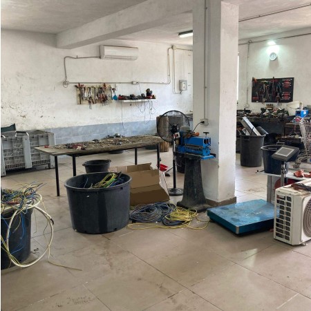 Vendesi magazzino ad uso inves