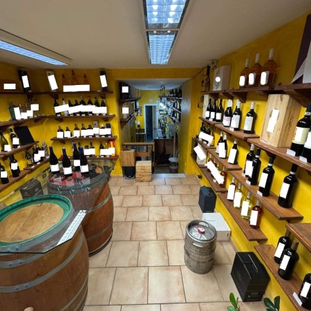 Cedesi attività commerciale -