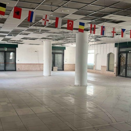 Affittasi locale commerciale -