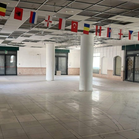 Affittasi locale commerciale -