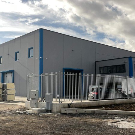 Vendesi capannone industriale 