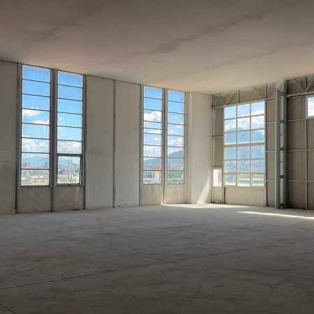 Affittasi capannone industrial