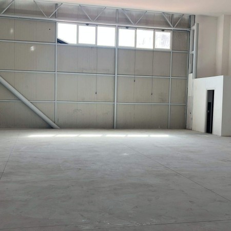 Affittasi capannone industrial