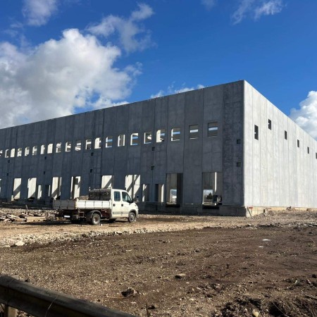 Vendesi capannone industriale 