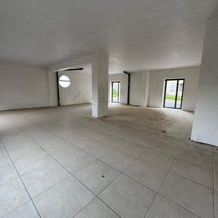 Affittasi locale commerciale d