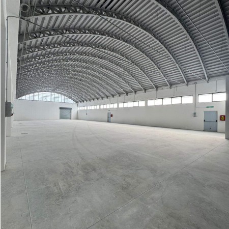 Vendesi capannone industriale 