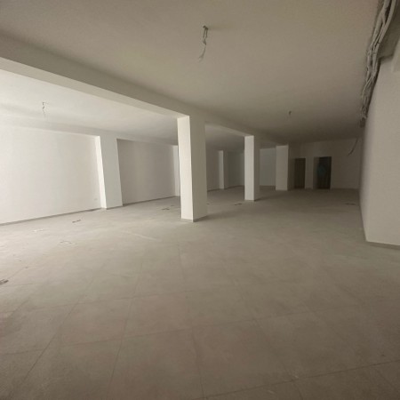 Affittasi locale commerciale d