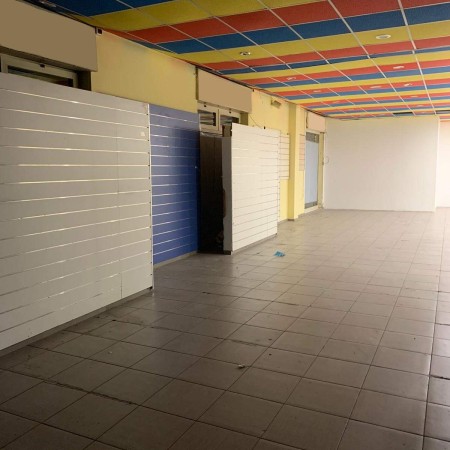 Affittasi locale commerciale c