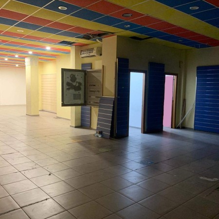 Affittasi locale commerciale c