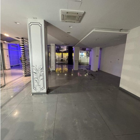 Affittasi locale commerciale -