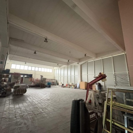 Affittasi capannone industrial