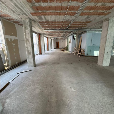 Affittasi locale commerciale -