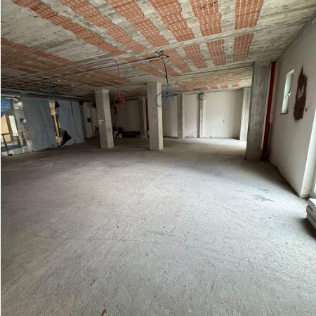 Affittasi locale commerciale -