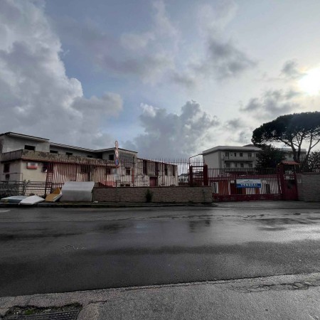 Vendesi intero complesso immob