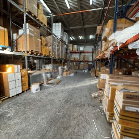 Vendesi capannone industriale 