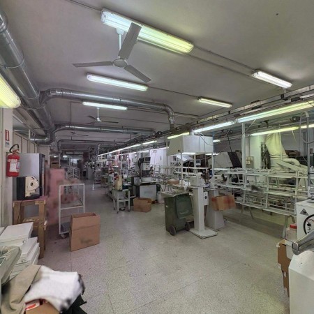 Vendesi capannone industriale 