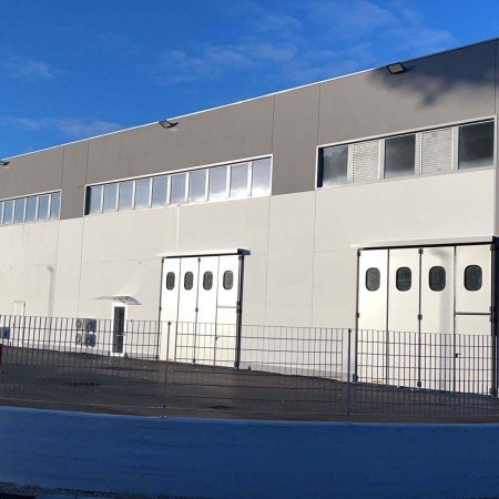 Vendesi capannone industriale 