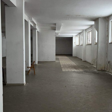 Fittasi locale commerciale Nap